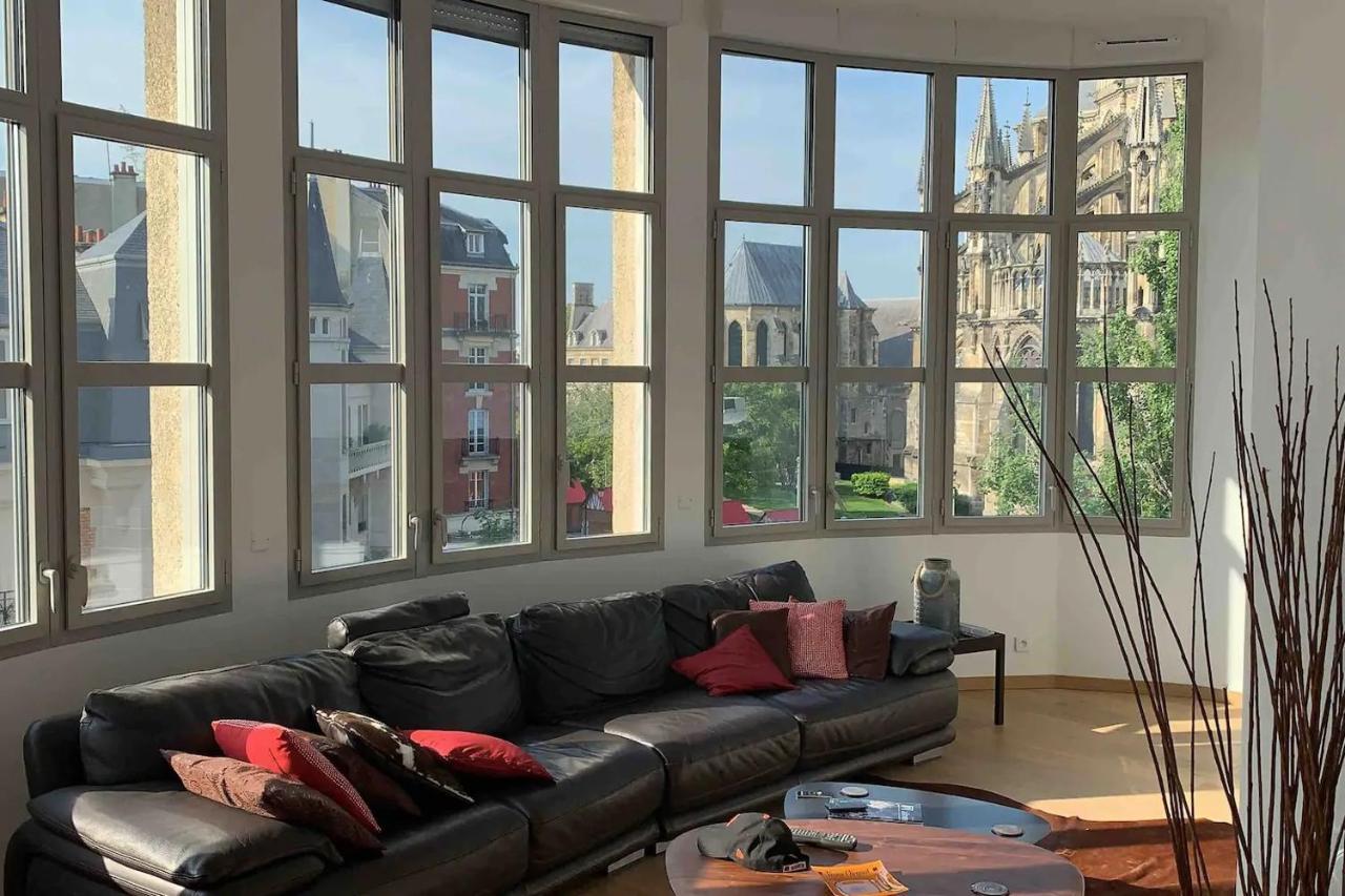 Ferienwohnung Loft Des Sacres - Vue Unique Sur La Cathedrale Reims Exterior foto