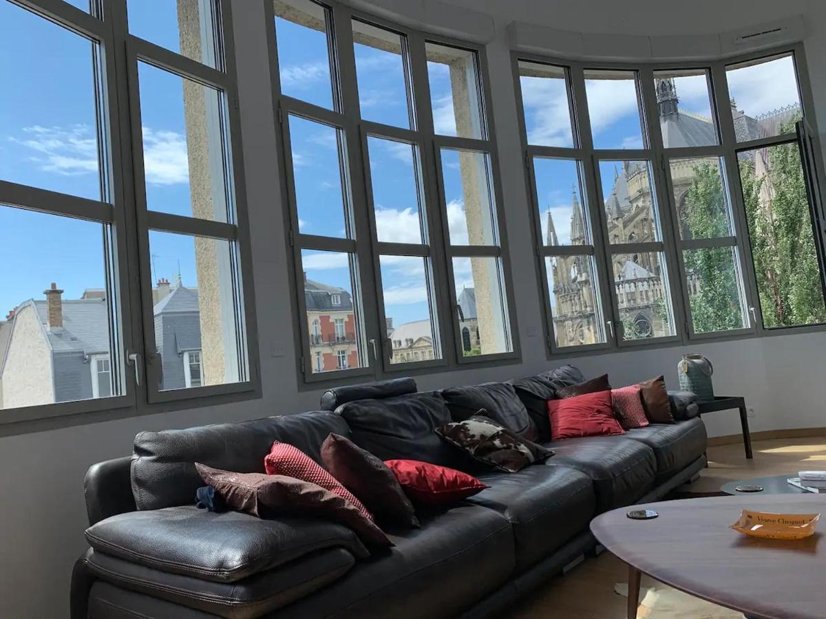 Ferienwohnung Loft Des Sacres - Vue Unique Sur La Cathedrale Reims Exterior foto